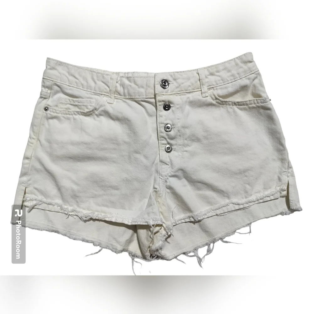 Zara ivory denim shorts women's high waist distressed button jeans short size 6